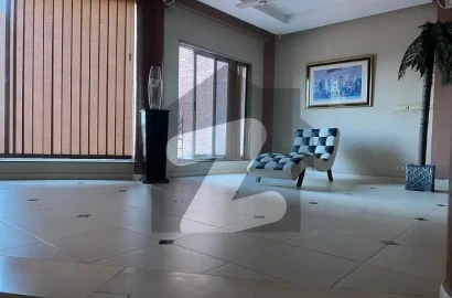 10 Marla Solid flat on Investor Price in Starting Street Clifton